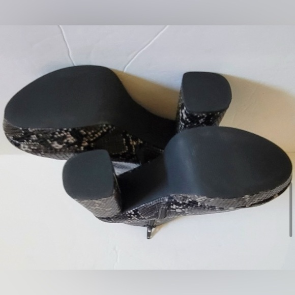 Steve Madden Grate Snakeskin Print Platform Boots NWOT - Picture 8 of 8